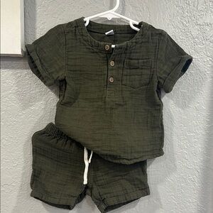 Green Old Navy shorts and top set